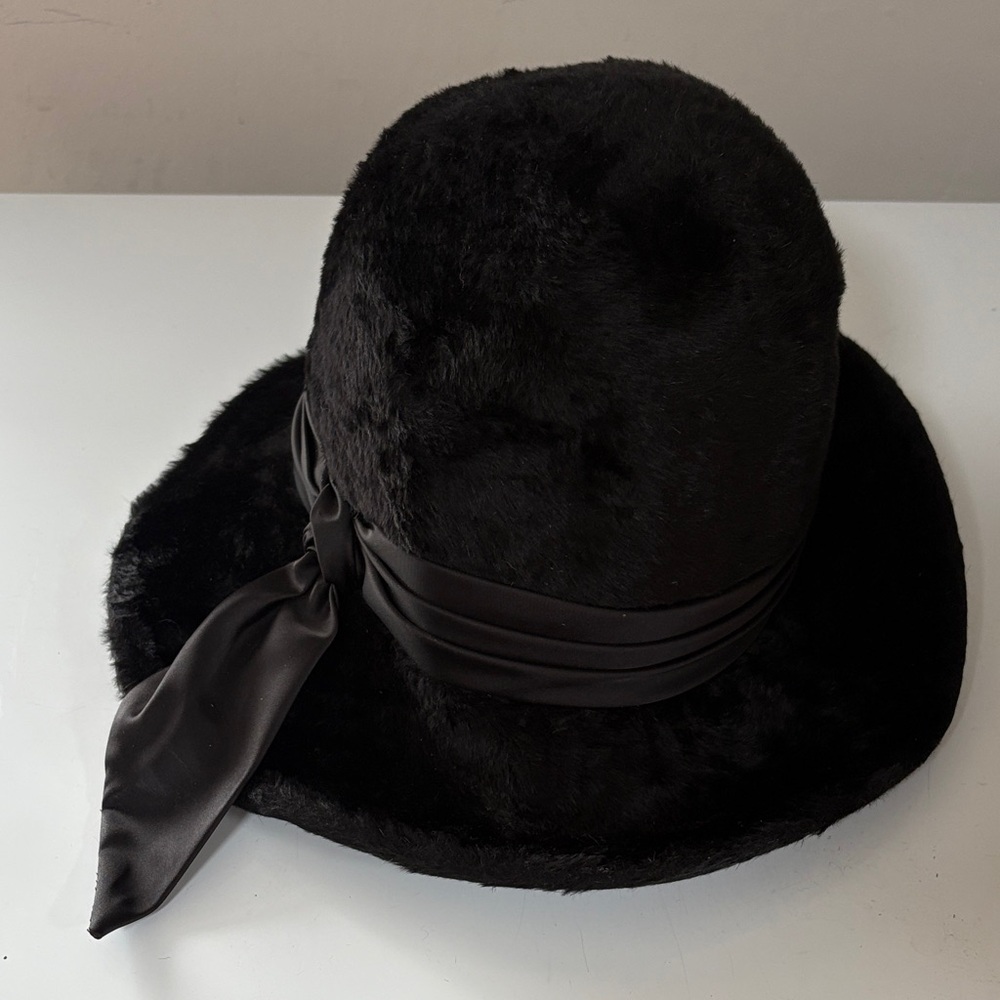 Hat black, vintage-style Faux Fur
